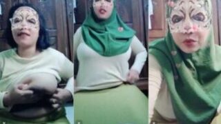 Mamih Ache Jilat Puting Toketnya yang Berisi Dream